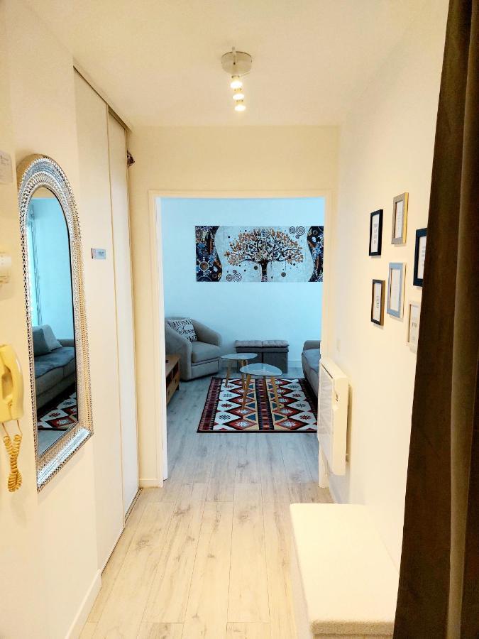 Cosy Home, 2 Chambres, 6 Personnes, 3 Min Gare, Parking Prive Apartment *
